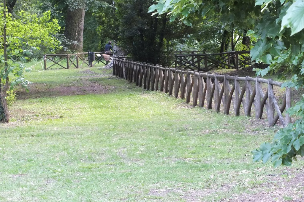 prato staccionata legno